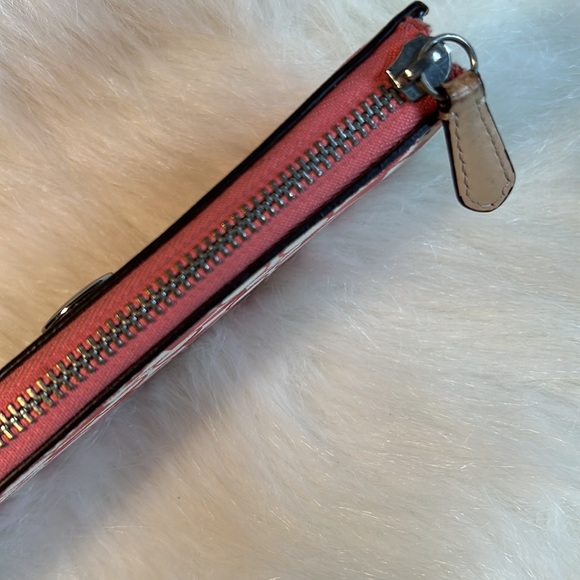 Women’s Coach Pink Signature Wallet with zipper closure. Like new - Picture 6 of 8